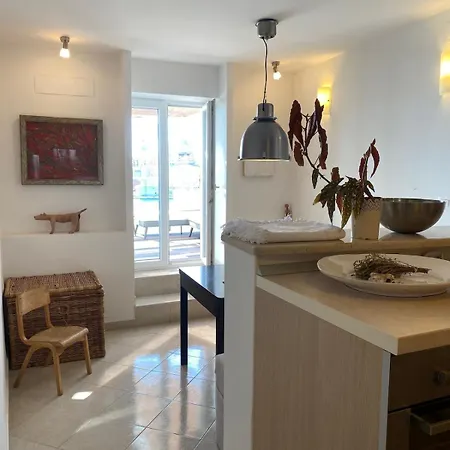 Artist Loft, Romantic Seaview Retreat Free Parking Apartment *