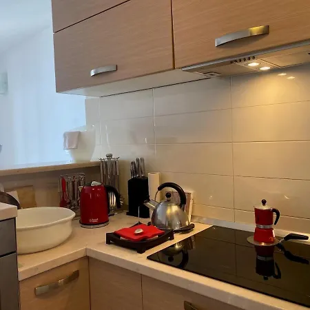 Artist Loft, Romantic Seaview Retreat Free Parking Apartment Pula
