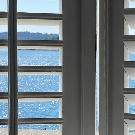 Apartment Artist Loft, Romantic Seaview Retreat Free Parking Pula