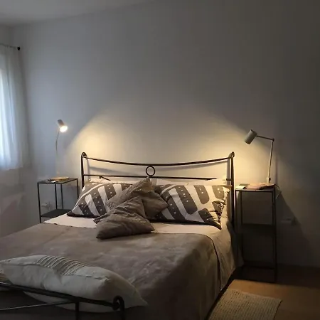 Artist Loft, Romantic Seaview Retreat Free Parking Pula