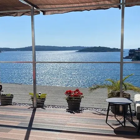 Artist Loft, Romantic Seaview Retreat Free Parking Pula