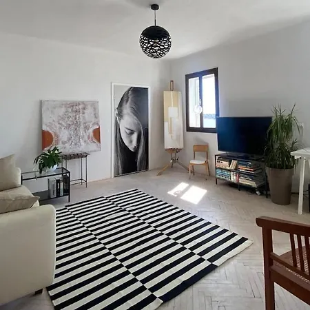 Artist Loft, Romantic Seaview Retreat Free Parking Apartment
