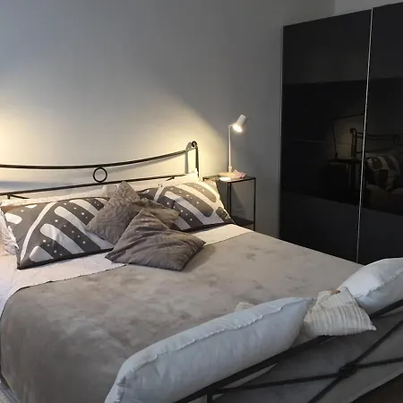 Apartment Artist Loft, Romantic Seaview Retreat Free Parking *