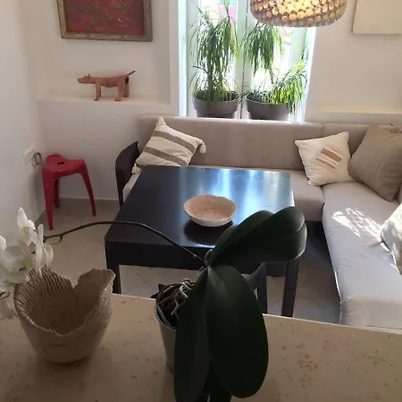 Artist Loft, Romantic Seaview Retreat Free Parking