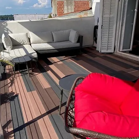 Artist Loft, Romantic Seaview Retreat Free Parking * Pula
