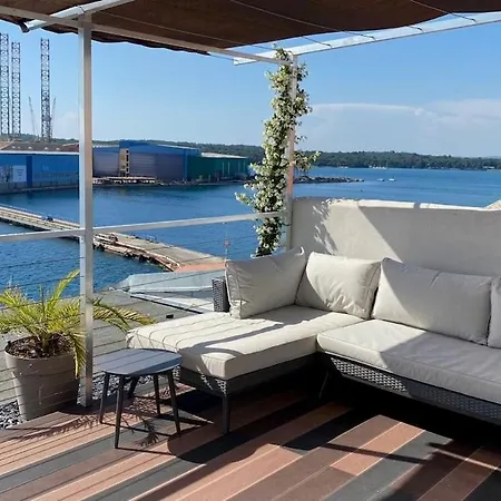 Artist Loft, Romantic Seaview Retreat Free Parking Pula