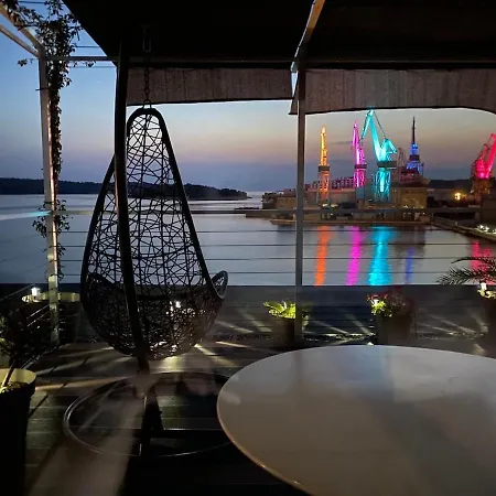 Artist Loft, Romantic Seaview Retreat Free Parking Pula