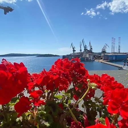 Artist Loft, Romantic Seaview Retreat Free Parking Apartment *