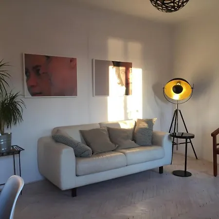 Artist Loft, Romantic Seaview Retreat Free Parking Apartment