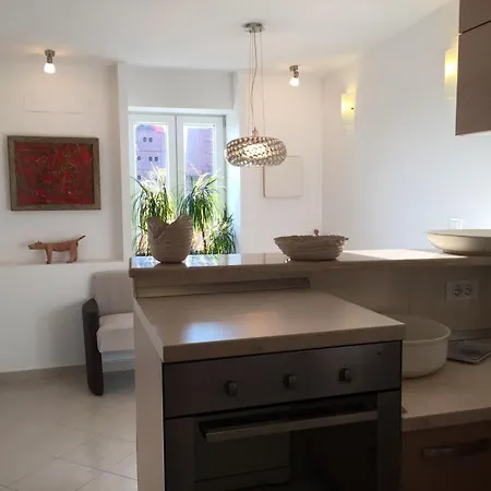 Artist Loft, Romantic Seaview Retreat Free Parking Apartment