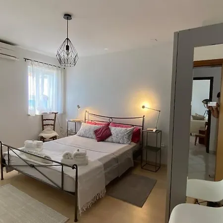 Artist Loft, Romantic Seaview Retreat Free Parking *
