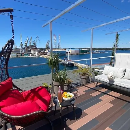 Apartment Artist Loft, Romantic Seaview Retreat Free Parking *