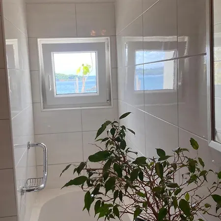 Artist Loft, Romantic Seaview Retreat Free Parking *